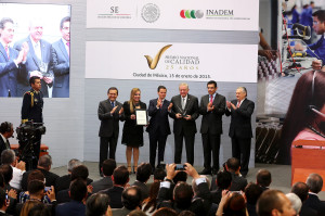 RECIBE UANL PREMIO NACIONAL DE CALIDAD