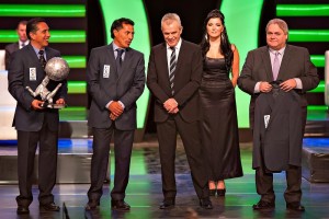 Foto durante la Cuarta Ceremonia de Investidura del Salon de la Fama 2014, en la foto: (i)-(d) MANUEL NEGRETE, BENJAMIN GALINDO, JAVIER AGUIRRE 11/11/2014/MEXSPORT/ Roberto Maya Lugar: Auditorio Gota de Plata